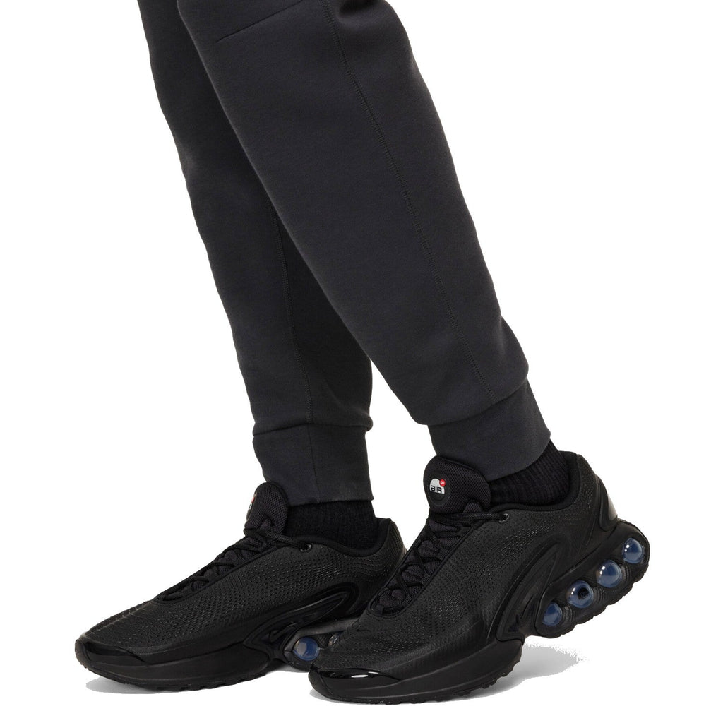 Liverpool Tech Fleece presentation pants 2024/25 dark grey - Nike