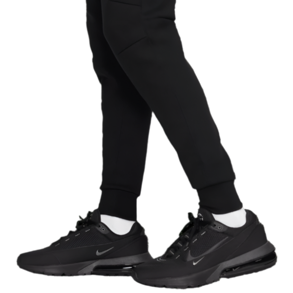 Liverpool Tech Fleece presentation pants 2024/25 black - Nike